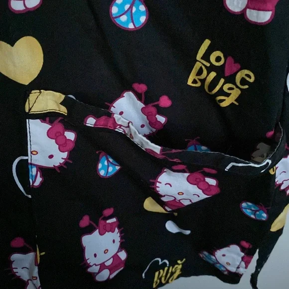 Sanrio Hello Kitty Women’s Scrub Top, Black & Multicolored w/ Pockets, Large SS - Picture 6 of 7